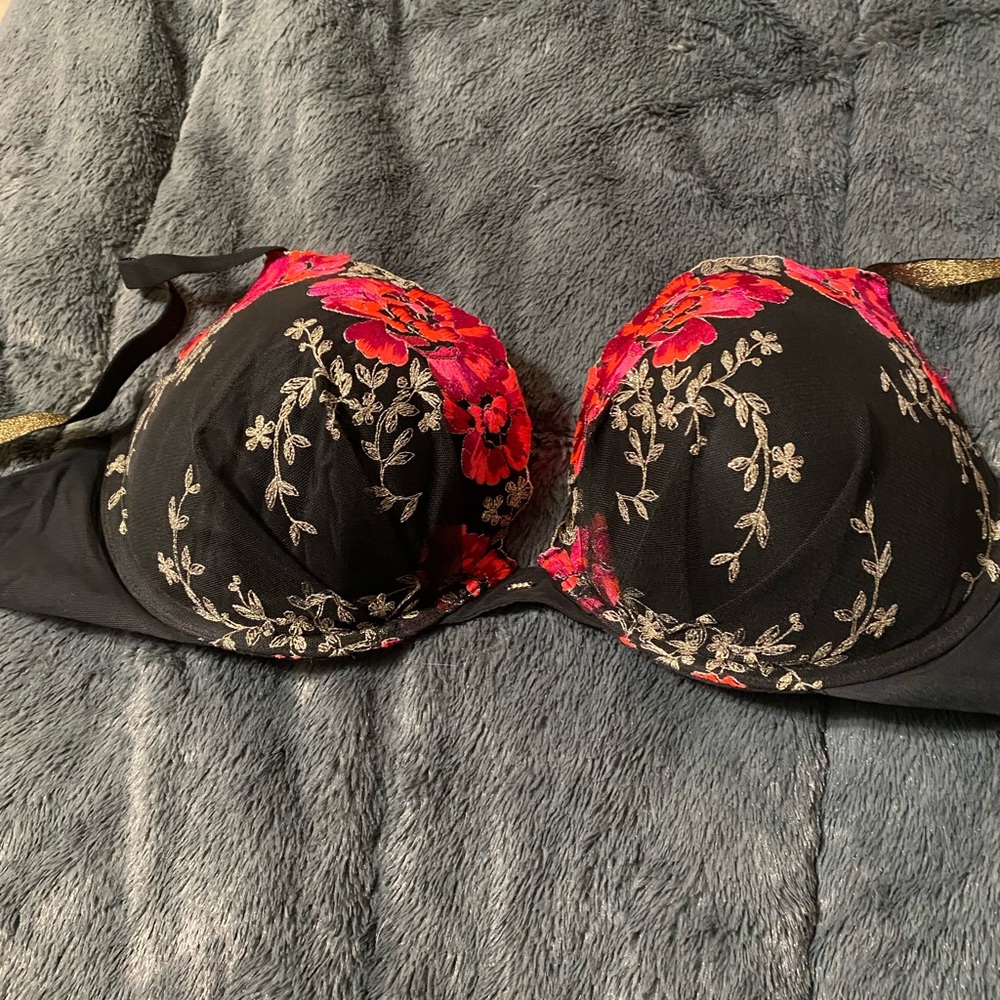 New Victoria Secret bra